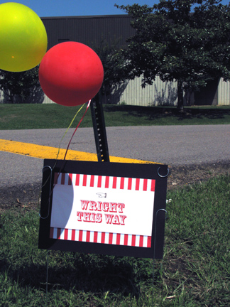 WRIGHT-THIS-WAY-SIGN WRIGHT-THIS-WAY-SIGN